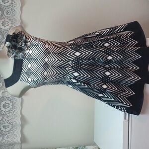 Suzy shier  black and white dress  Size M